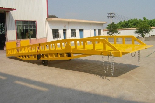 供應(yīng)裝車(chē)升降平臺(tái)，選華楠駿業(yè),獲特升降機(jī)專(zhuān)利產(chǎn)品!