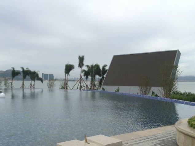 華楠駿業(yè)翻轉屏