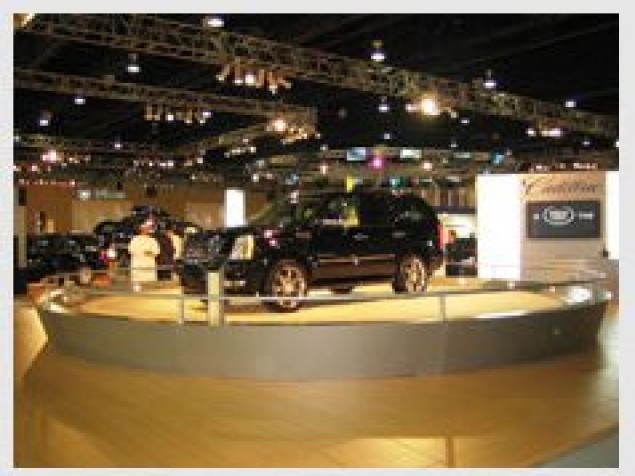 汽車旋轉(zhuǎn)舞臺華楠駿業(yè)