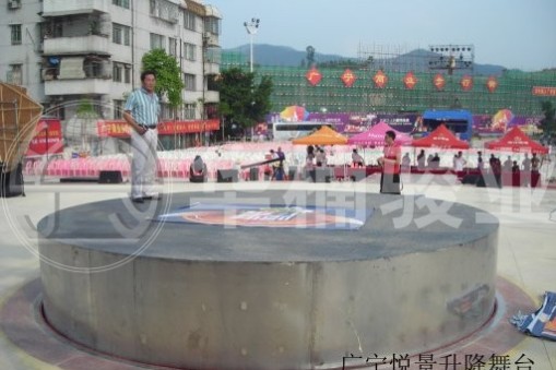 戶外使用旋轉升降舞臺有哪些防潮小妙招？