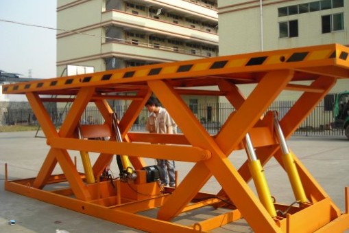 【薦】供應(yīng)廣東液壓升降機(jī)，選擇華楠駿業(yè),獲特升降機(jī)專利產(chǎn)品!