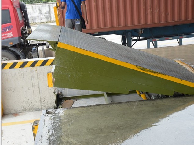 固定臺(tái)面伸縮式升降登車橋 集裝箱卸貨平臺(tái) 物流裝卸設(shè)備