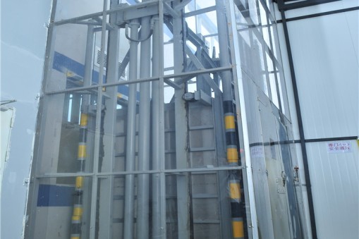 液壓升降機(jī)怎樣防止空氣和水入侵液壓系統(tǒng)