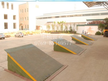 廣東固定登車橋 廠家直銷 標(biāo)準登車橋 高度調(diào)節(jié)板 非標(biāo)定制