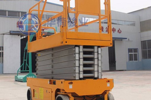 車載式高空作業(yè)平臺(tái) 采用的是新型全液壓自行式專用底盤