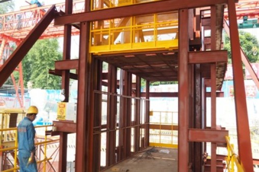 安裝室外直頂式升降機(jī)時要注意什么？