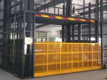 標(biāo)準(zhǔn)型升降機(jī)