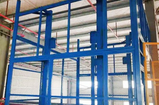 直頂式升降平臺(tái)在惠州市科啟塑膠公司安裝完成