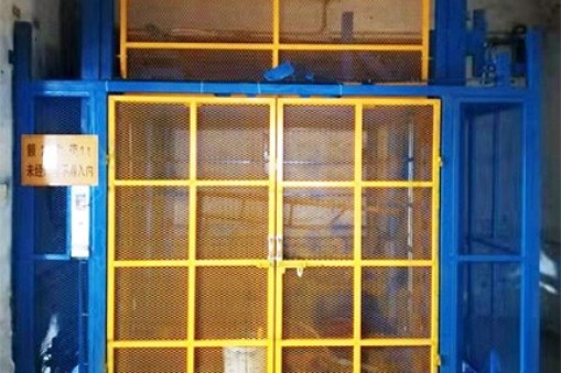 關(guān)于定做工廠升降機(jī)設(shè)備有哪些注意事項(xiàng)？