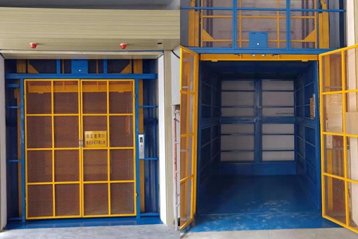 廣東祥利科技定制室內(nèi)直頂式升降貨梯通過驗(yàn)收