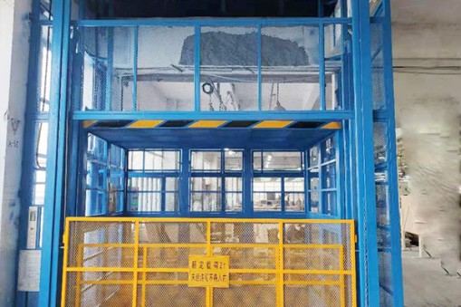 如何判斷升降機(jī)的液壓油是否到達(dá)標(biāo)準(zhǔn)油位？