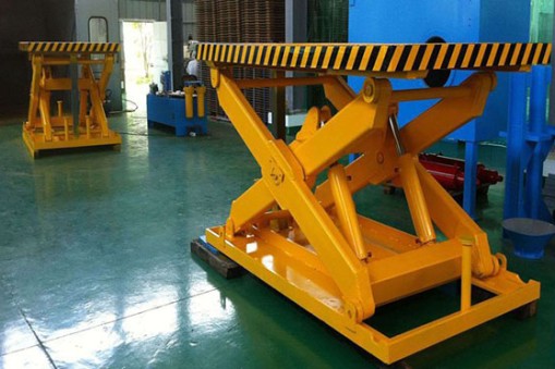 引起了液壓升降平臺振動動原因是什么？