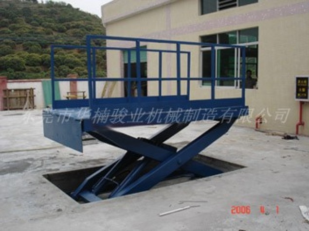標(biāo)準(zhǔn)貨柜車升降平臺