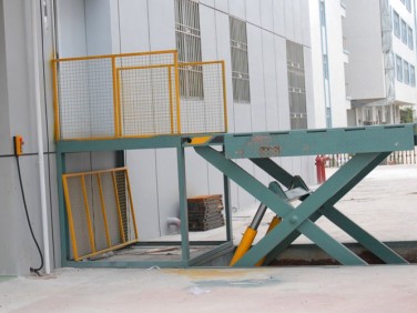 特種行業(yè)升降機(jī)