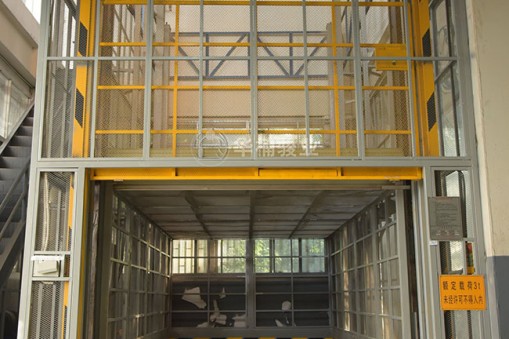 20噸液壓貨梯廠家哪家好？