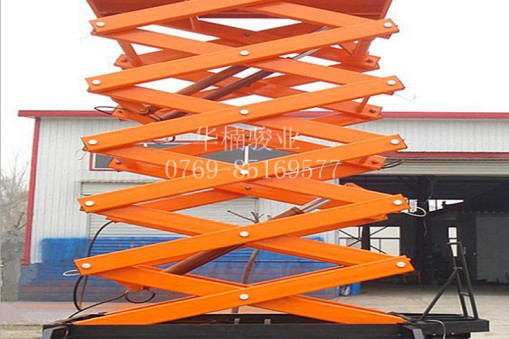 使用移動升降平臺時要做哪些安全保護措施？