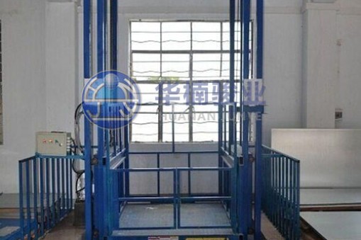 導(dǎo)軌式升降平臺(tái)和升降起重機(jī)價(jià)格及性能區(qū)別