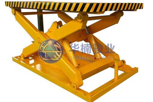 選擇液壓升降平臺(tái)廠家不要只看價(jià)格低就去購(gòu)買