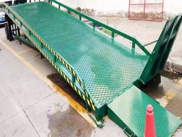 移動高度調(diào)節(jié)板（登車橋）