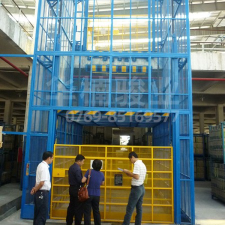 玻璃公司華楠駿業(yè)升降機