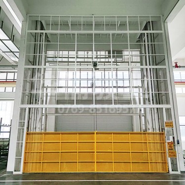 加工機(jī)械公司專用升降機(jī)