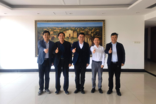 校長趙同謙與東莞校友會、廣東校友會負責(zé)人座談交流