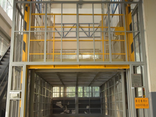 重載直頂式升降機(jī)