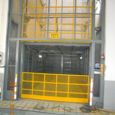 五金類升降機案例-華楠駿業(yè)