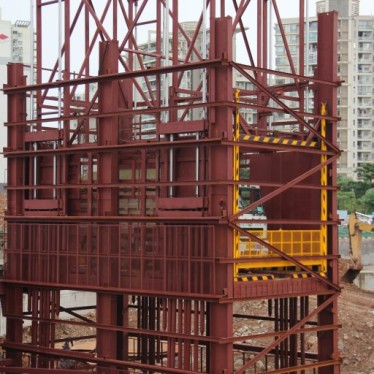 深坑提土升降機(jī)案例