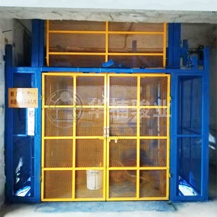 關(guān)于定做工廠升降機(jī)設(shè)備有哪些注意事項(xiàng)