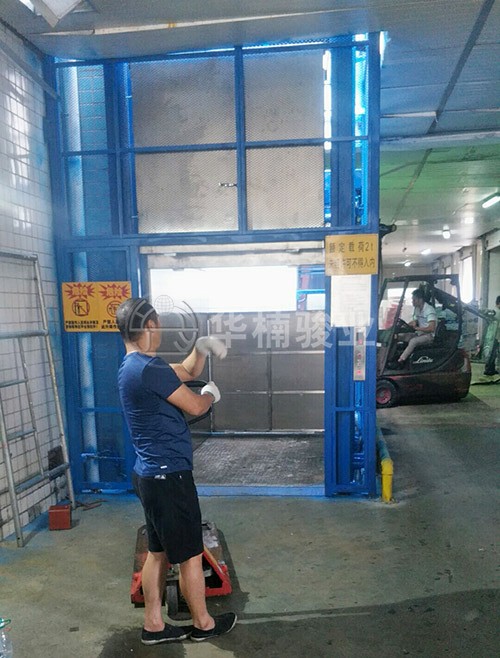 海南翔泰漁業(yè)股份有限公司定制升降機(jī)安裝完畢