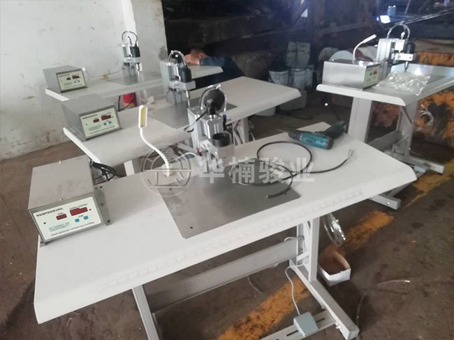 廠家生產(chǎn)超聲波口罩耳帶點(diǎn)焊機(jī)