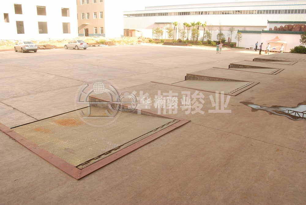 液壓登車(chē)橋出現(xiàn)傾斜現(xiàn)象有什么解決方法