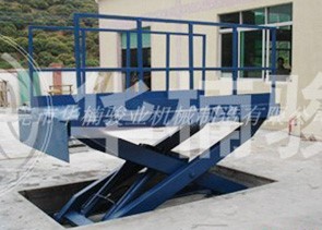 裝車升降平臺(tái)使用過(guò)程中安全注意問(wèn)題