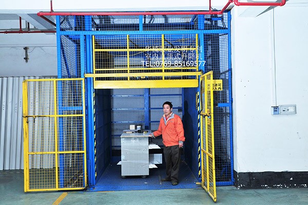 導(dǎo)軌式升降貨梯的臺面抖動問題及處理辦法